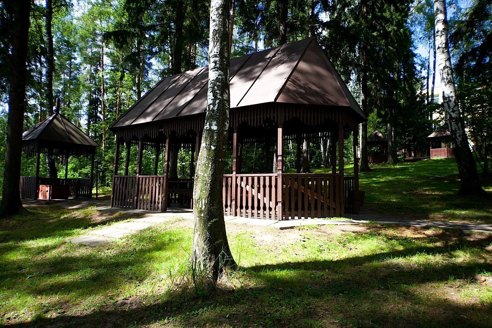 Парк Авантель Истра. 6 беседок для отдыха с вместимостью до 50 человек