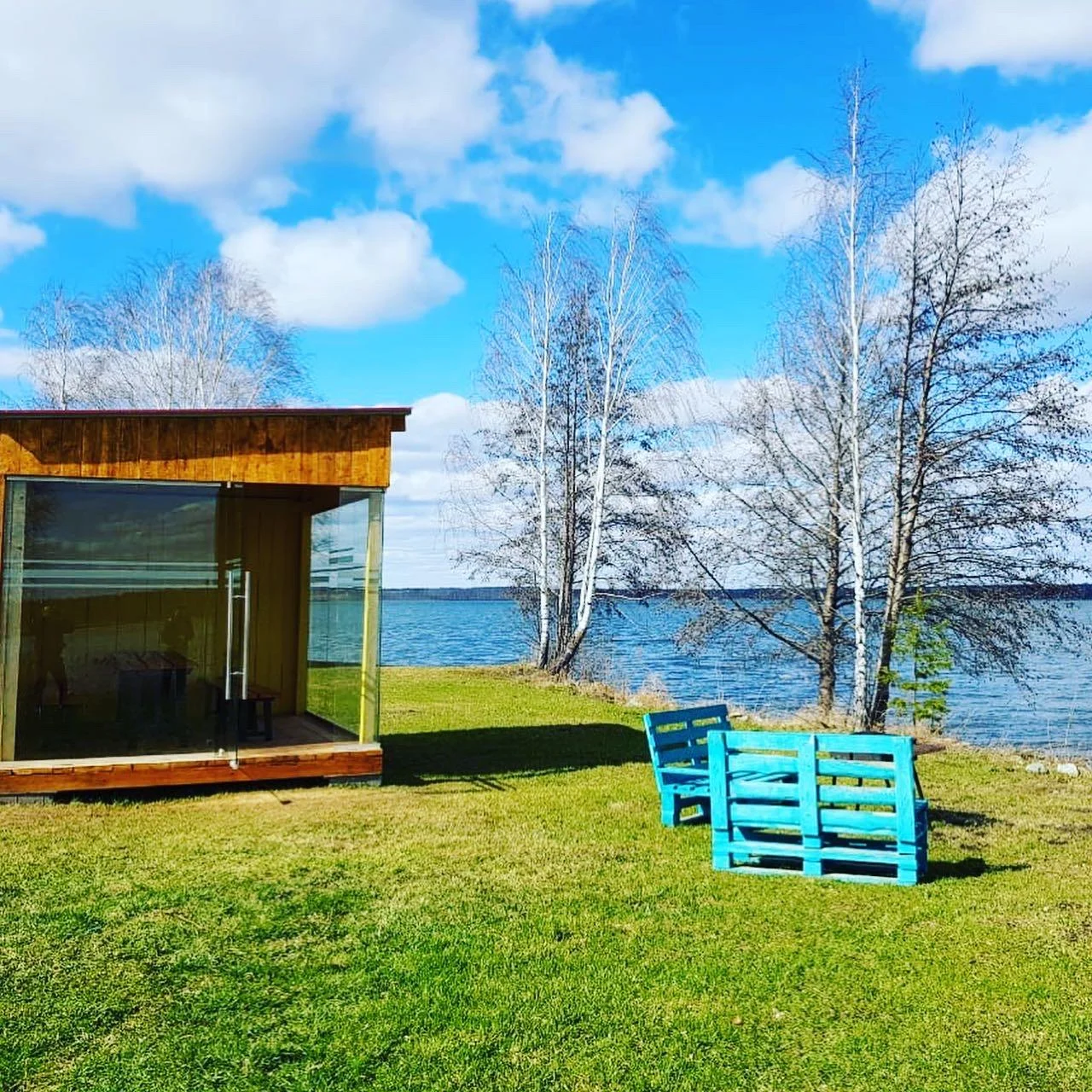 Веранда с панорамным видом на озеро