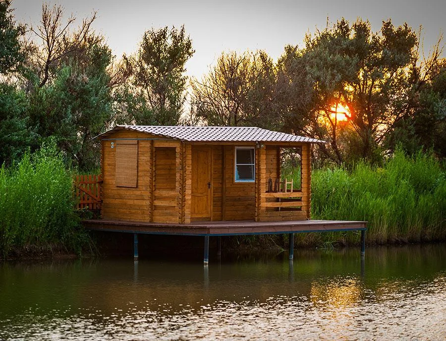 Беседки и домики на воде для платной рыбалки