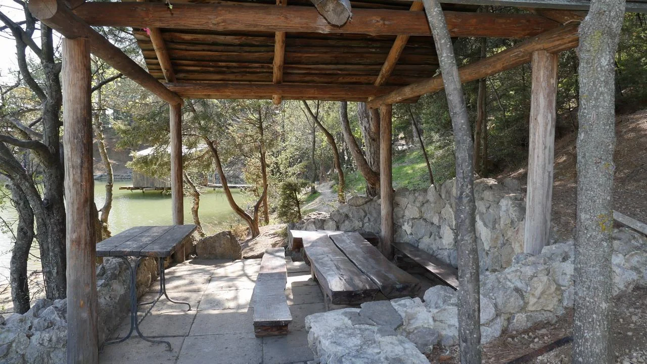 Беседки у воды с мангалом для шашлыка в Васильевке