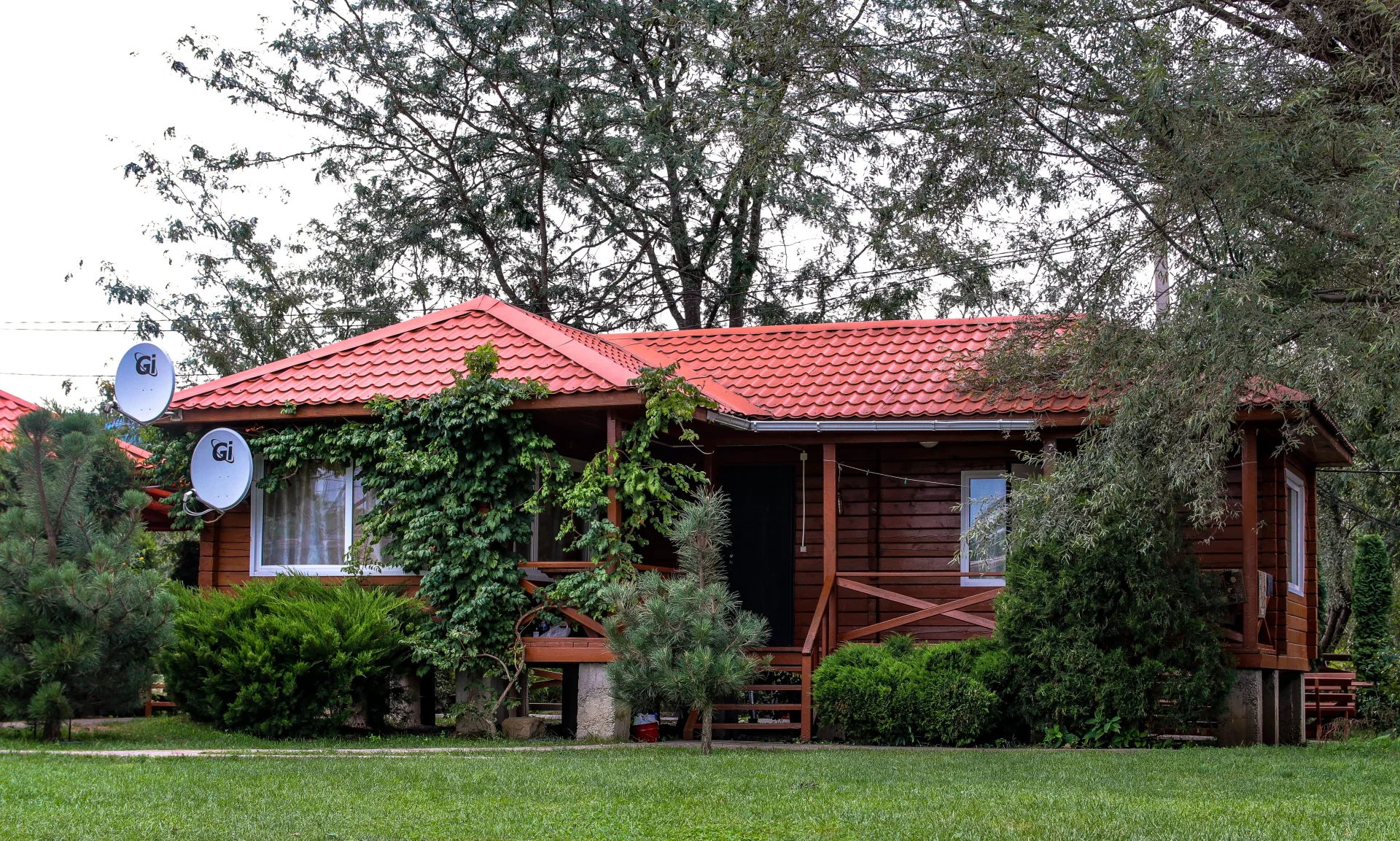 Отдых в домиках на территорий спортивно-туристического комплекса «Светлячок»