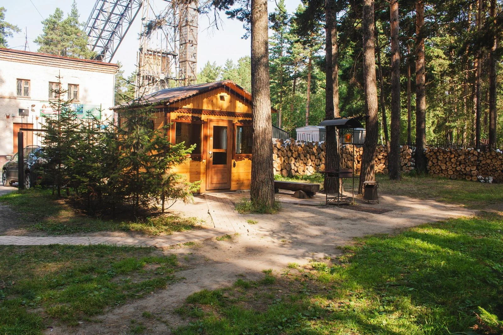 Меленькая беседка на 8 человек в Томске — Комплекс отдыха «Академия»
