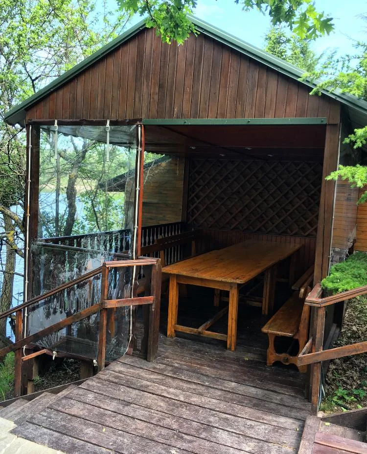 Мангальная беседка № 2 с вместимостью до 16 человек на Грушевом озере