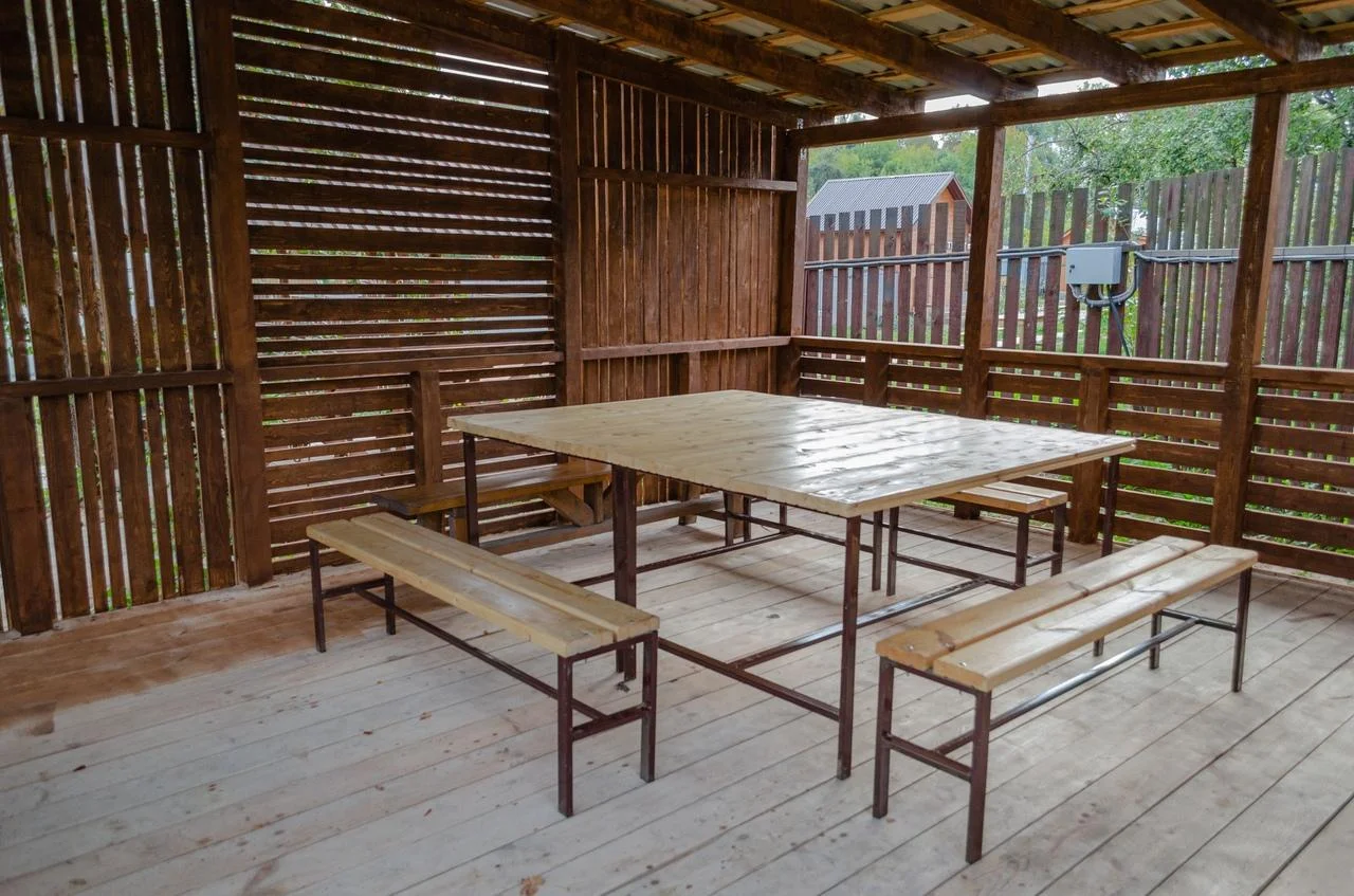 Закрытая беседка / тёплая / с летней верандой в парке «Городская дача»