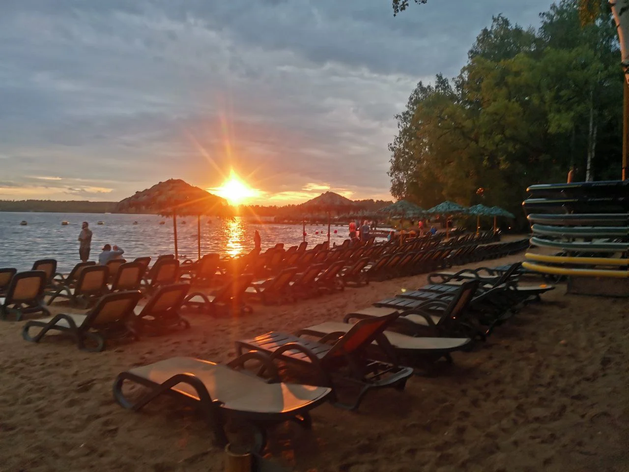 Аренда шатров береговой линий на 10-15 человек в гостинично-развлекательном комплексе «Малибу»