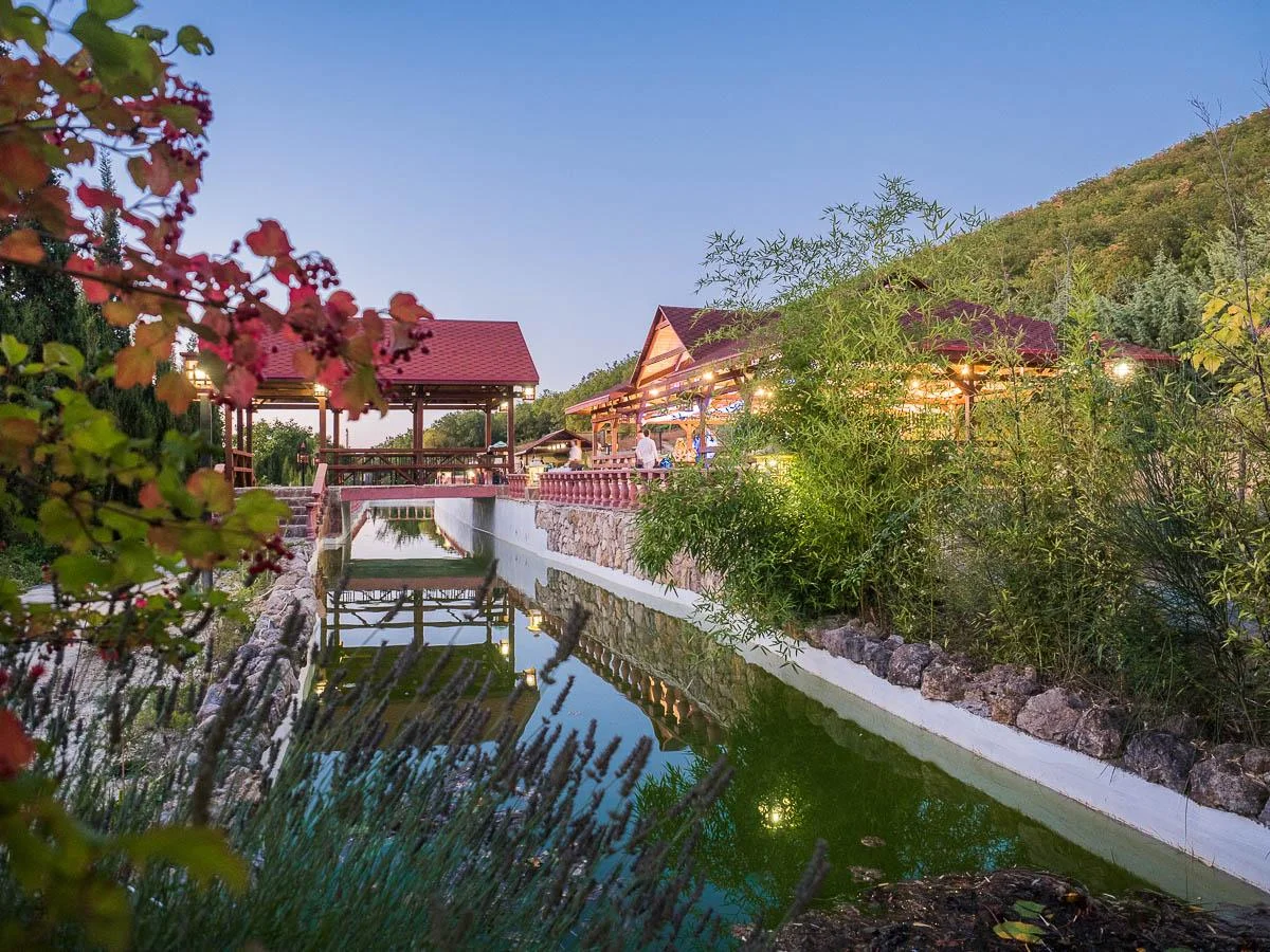 Отдых в беседке отель-парка «Байдары»