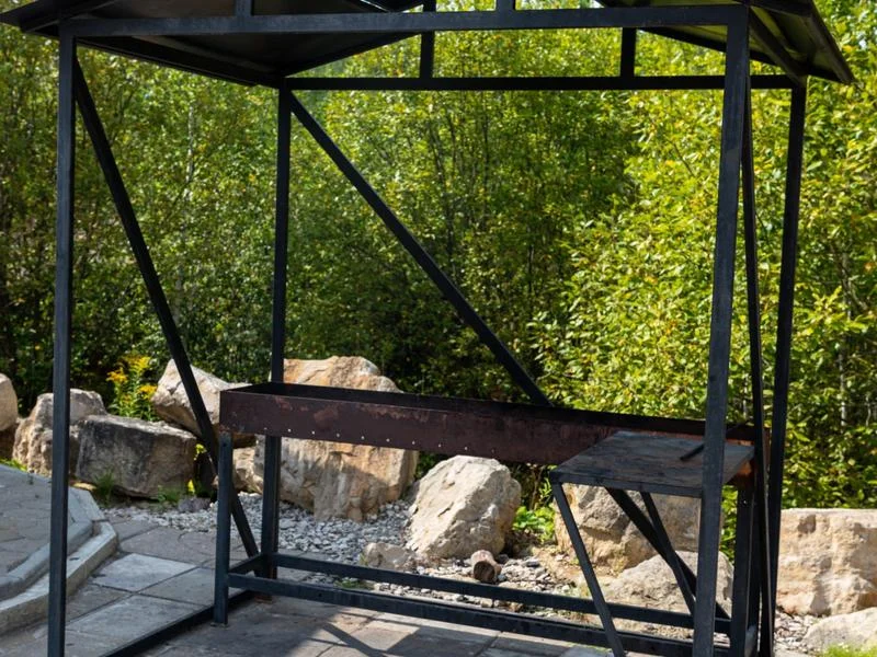 Большая веранда с мангальной зоной для шашлыка — парк отель «Цитадель»