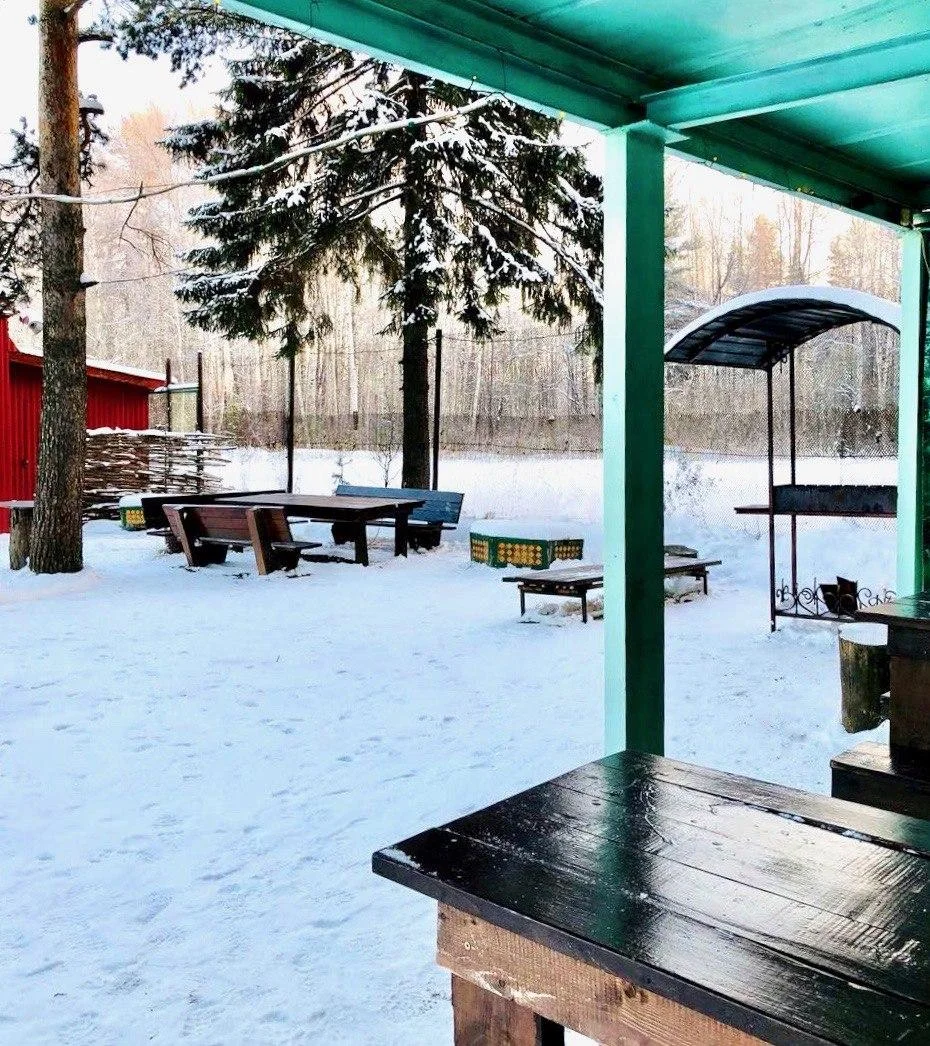Отдых на природе в беседках в Перми на территории спортивно-развлекательного комплекса «Австерия»