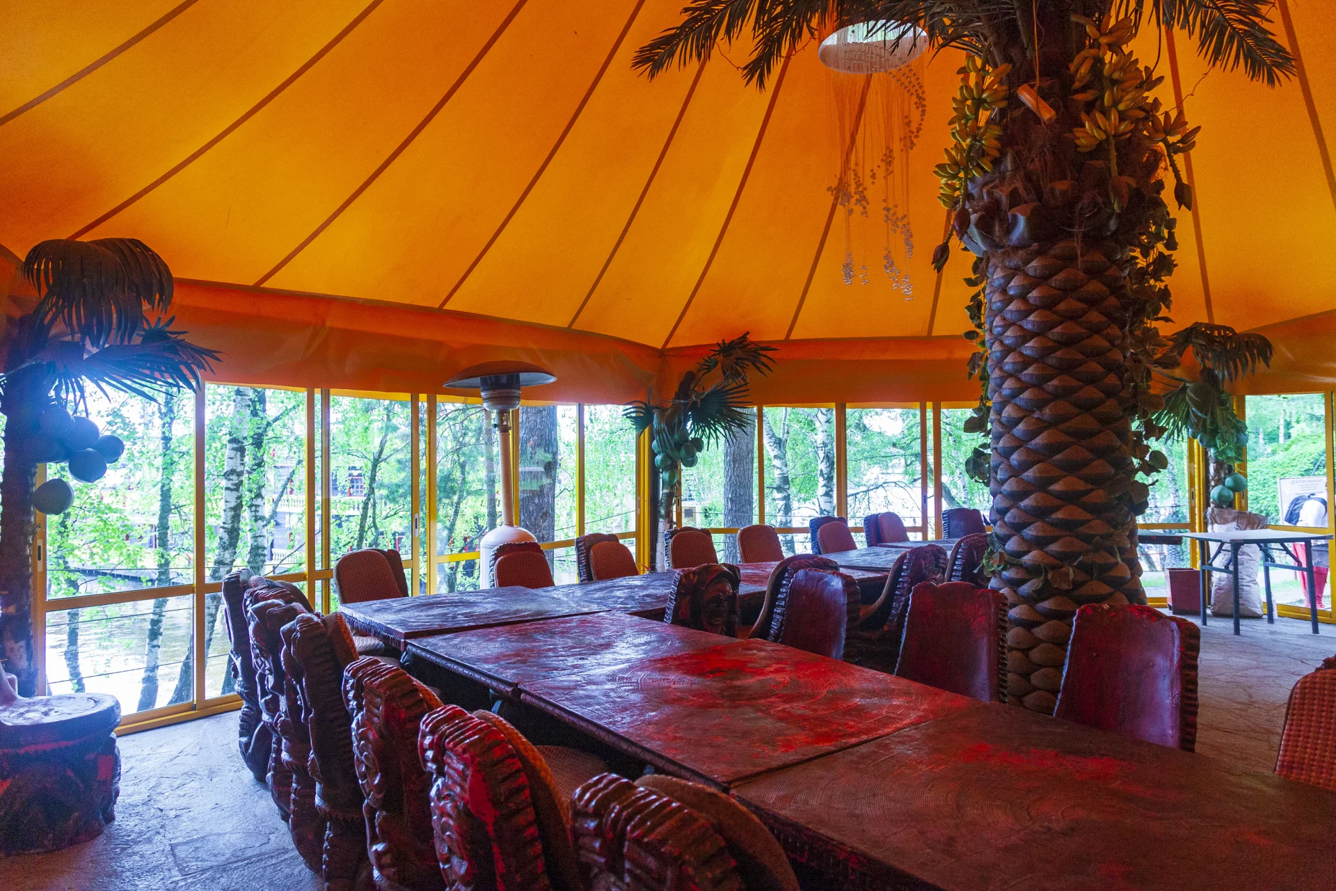 Шатер «Незнайка» у воды вместимостью до 50 человек в РК «Малибу»