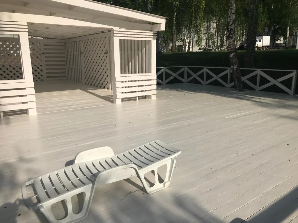 Аренда беседки у воды в яхт-клубе Пеликан