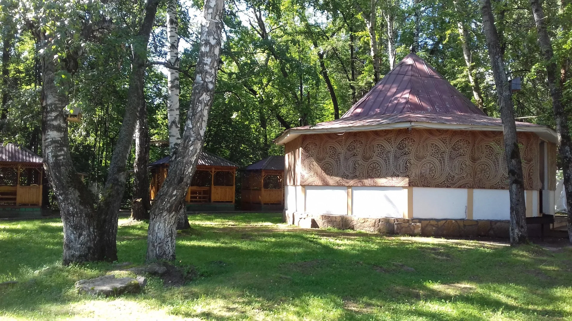 Открытые беседки с мангалами — База отдыха «Мыс Рундук»