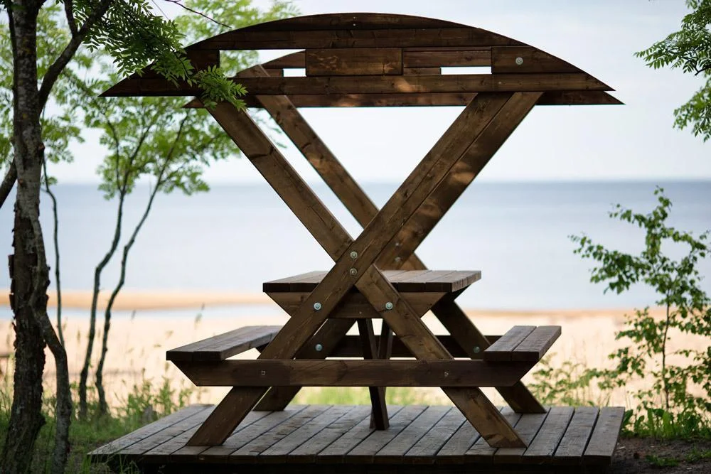 Несколько уютных, открытых беседок на 6 персон