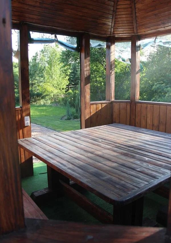 Мангальная зона вместимостью от 12 до 15 человек на Грушевом озере