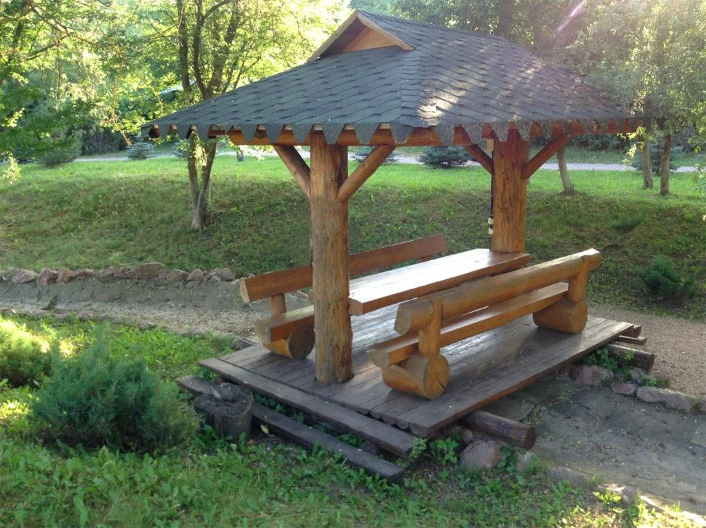 Снять навес № 5 с вместимостью до 10 человек на Грушевом озере