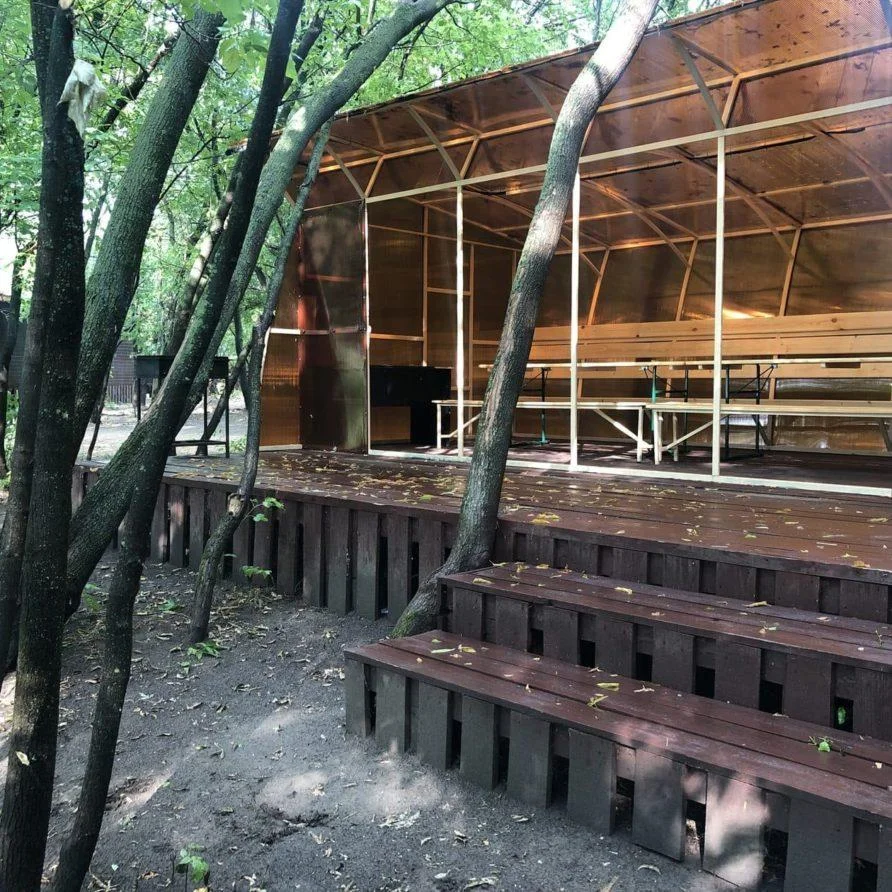 Снять большой Эллинг на 20 человек в парке «Печерские пески»