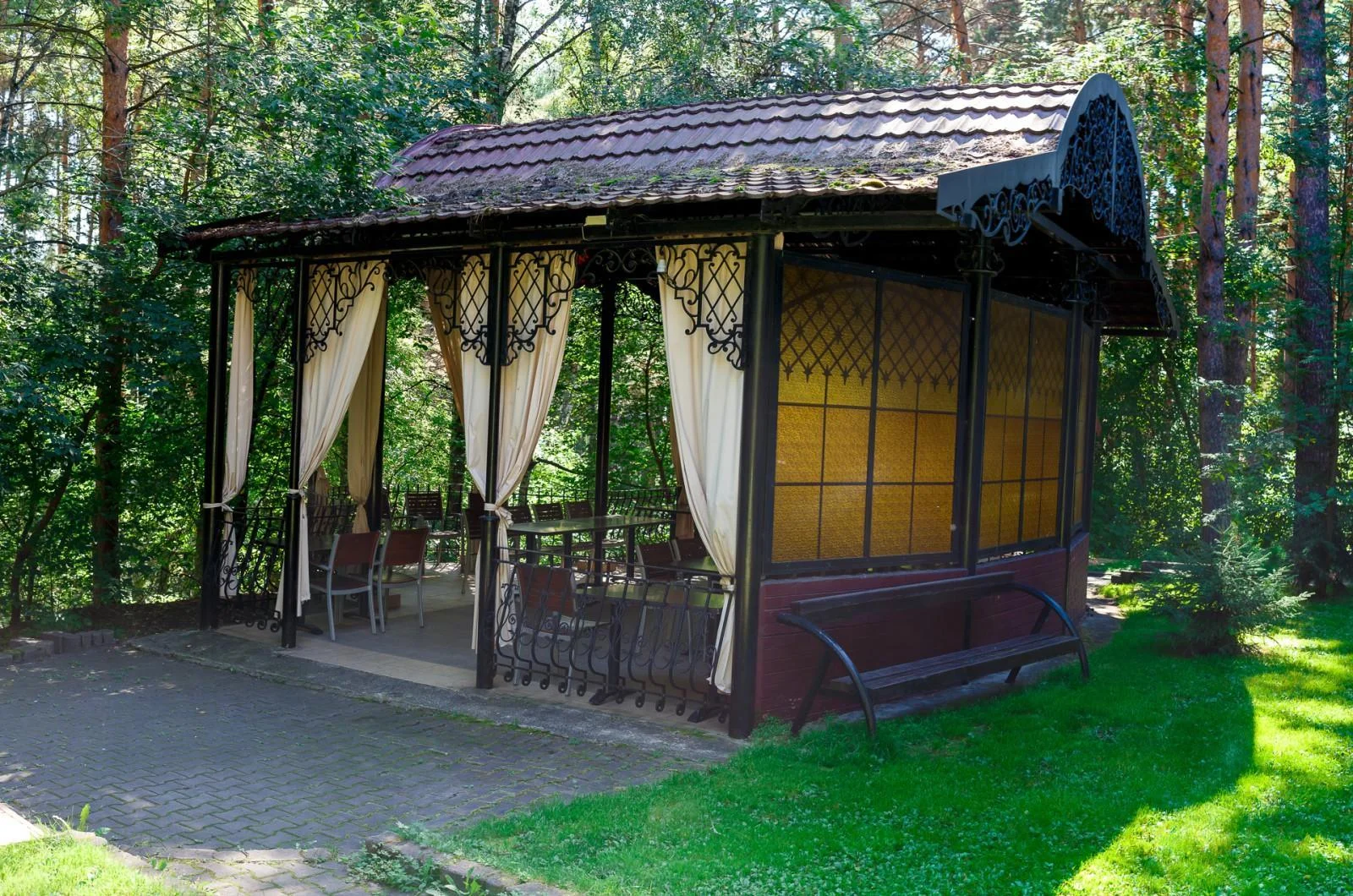 Беседка на 35 персон в сосновом бору — Пансионат Былина (Бердск)