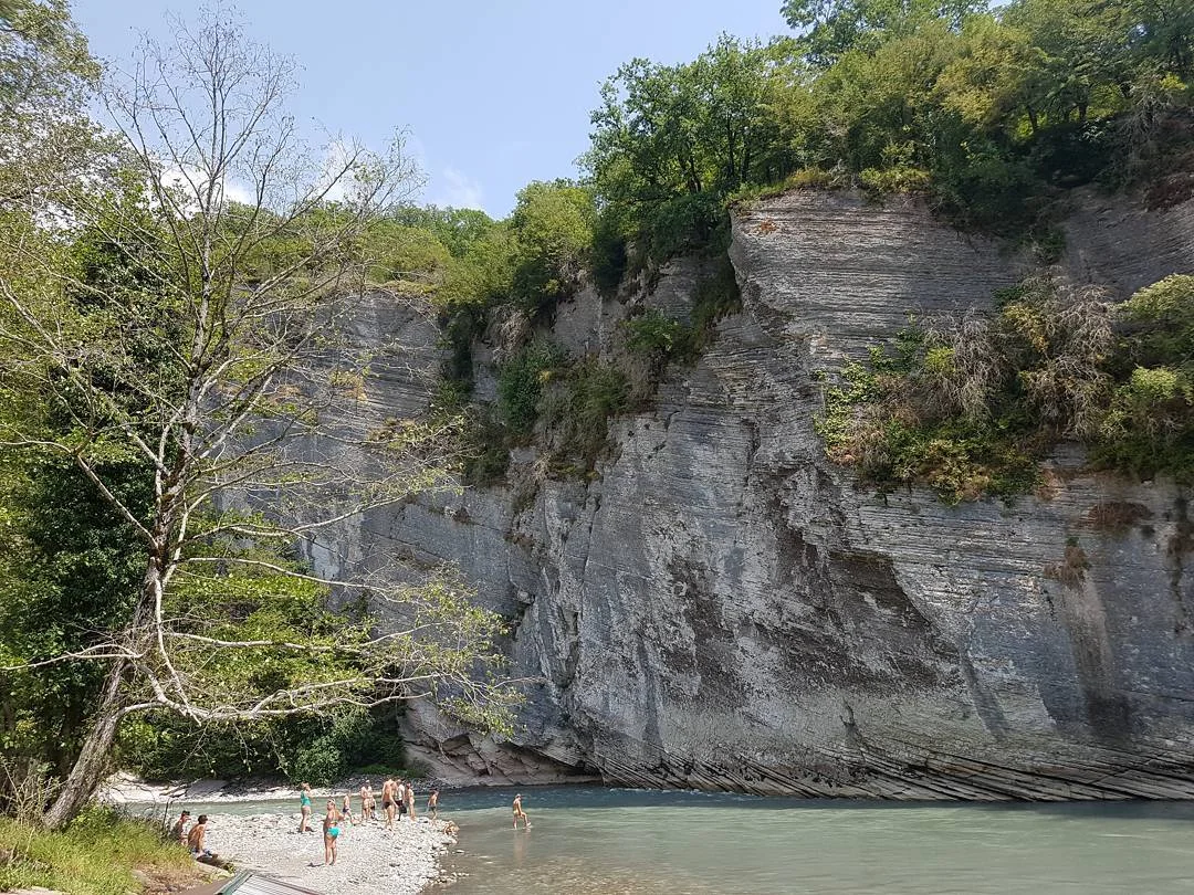Отдых в пикниковом комплексе «Ахштырский каньон»