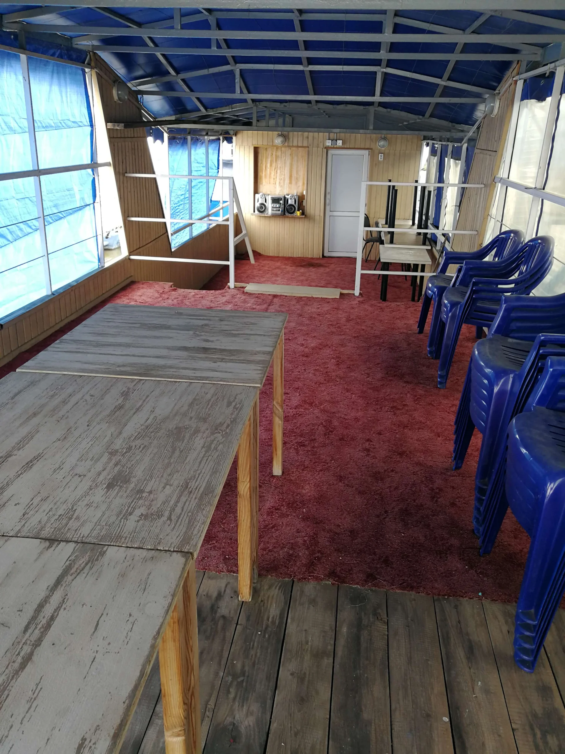 Летняя беседка на стоячем теплоходе