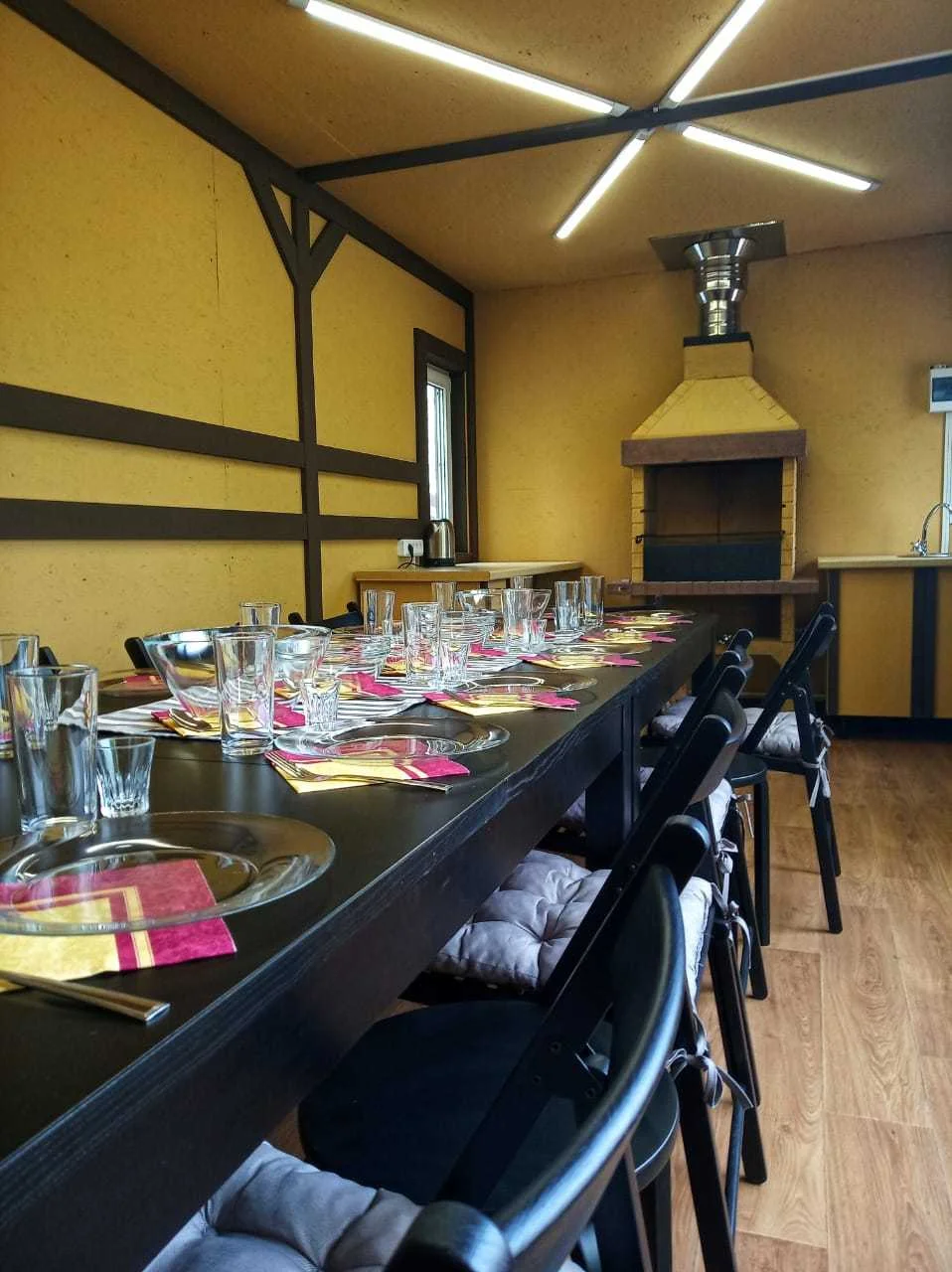 Уютный барбекю домик на 16 персон