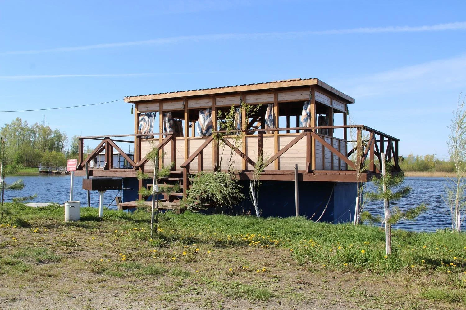 Снять VIP беседку на плавучем понтоне — база отдыха «Озеро Медвежье»