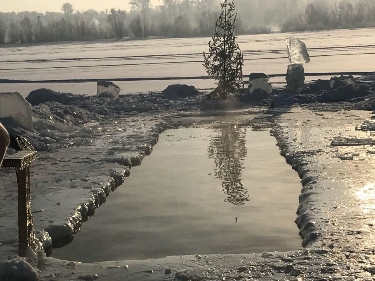 Теплая беседка у воды до 15 человек на базе отдыха «Озеро Медвежье»