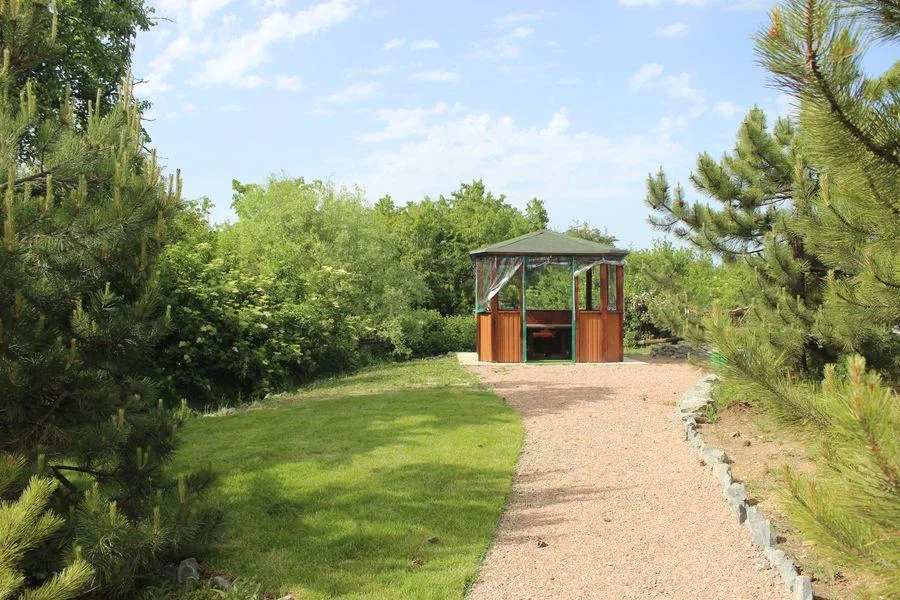 Мангальная зона вместимостью от 12 до 15 человек на Грушевом озере