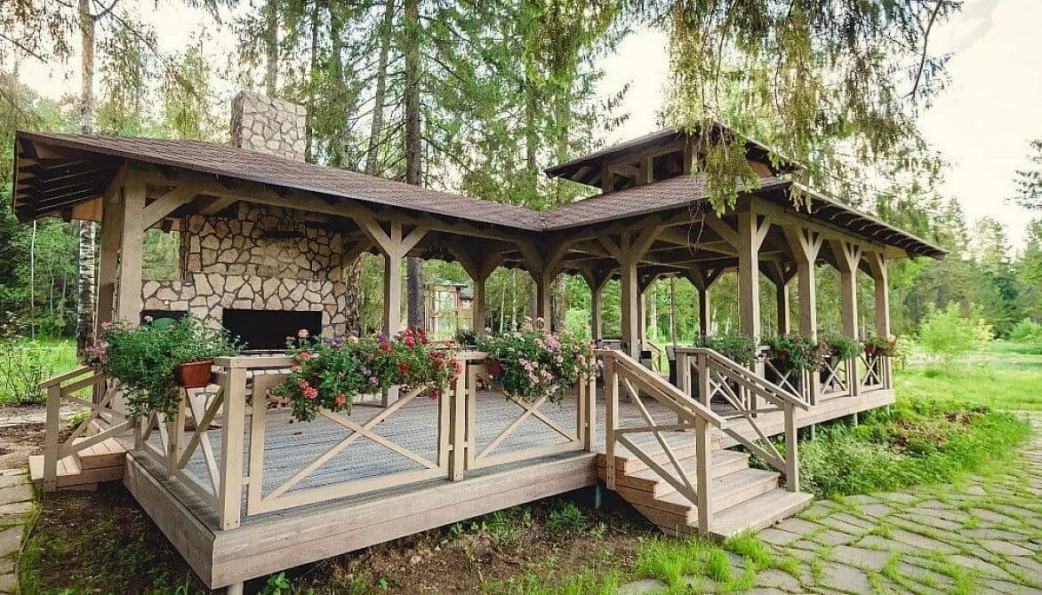 Красивое место для пикника и барбекю вместимостью до 35 человек