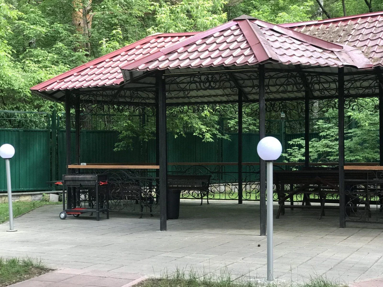 Веранда с панорамным видом на озеро