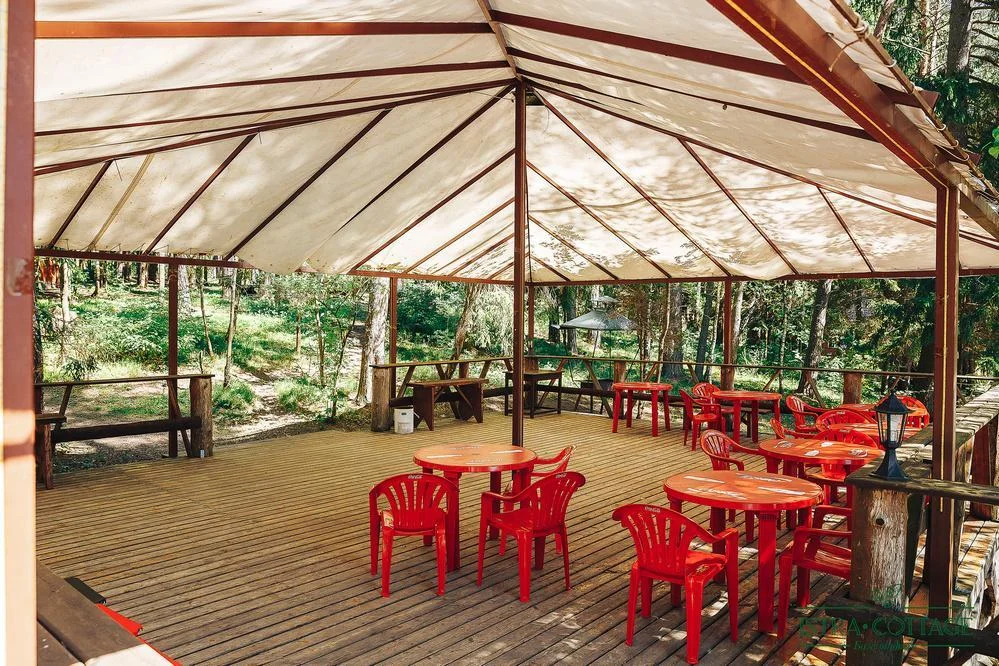 Уютные беседки у воды на базе отдыха Istra Cottage