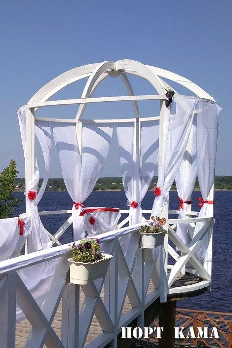 Аренда свадебной беседки в городском парке отдыха «Порт Кама» в Перми