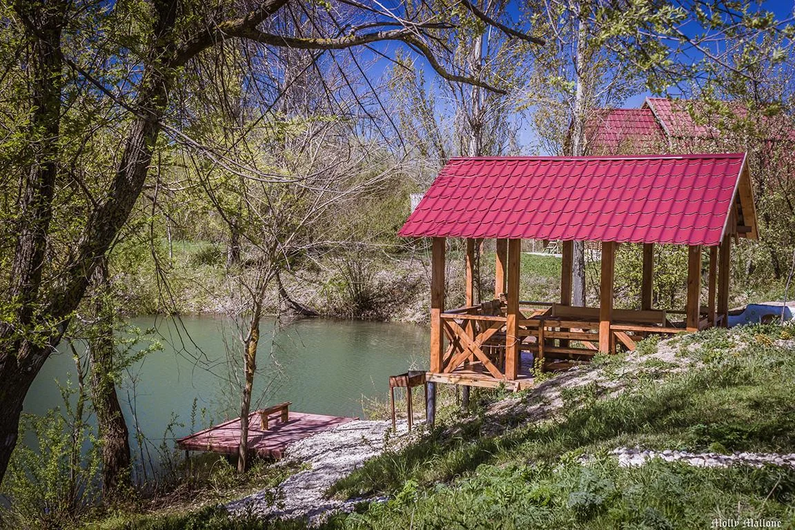 Отдых в уютных беседок для маленьких и больших компаний в базе отдыха «Бурульча»