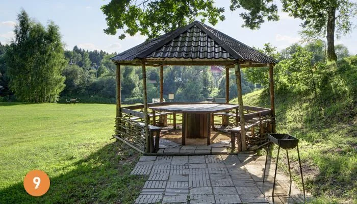 Несколько беседок на территории дома отдыха Valesko Hotel Spa