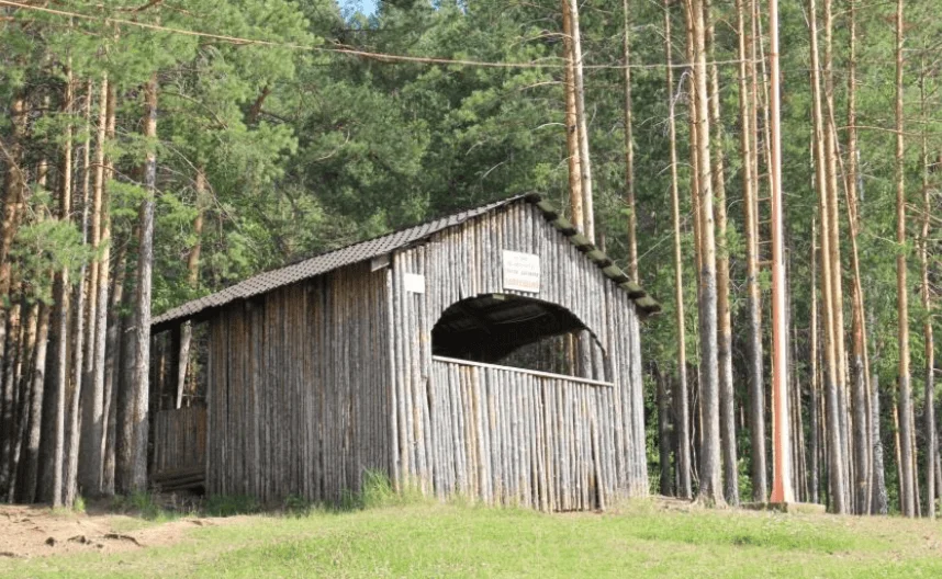 Небольшая беседка с мангалом на 10 человек — Спортивный комплекс «УКТУС»