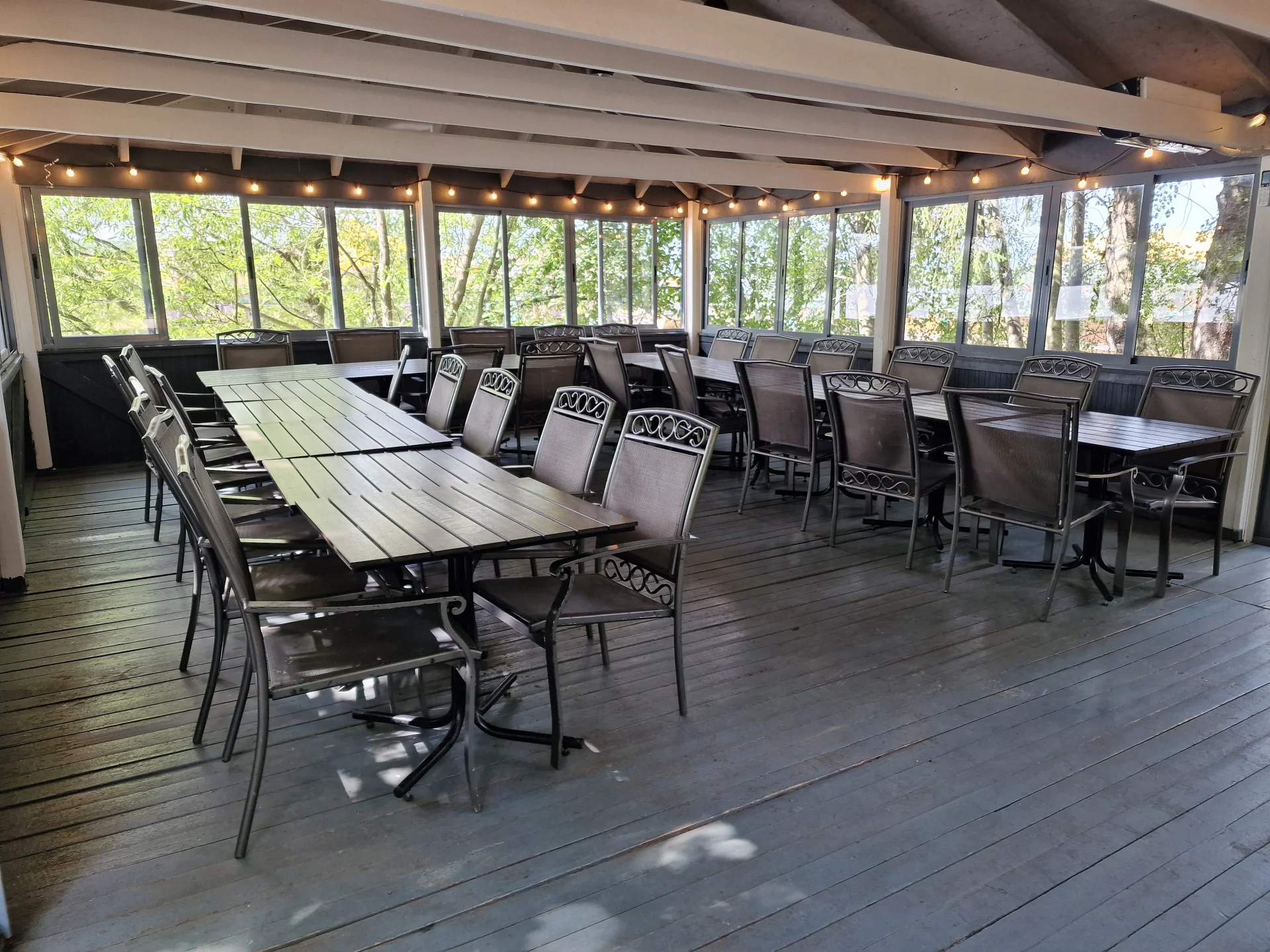 Беседки на поляне «Тортуга» от 10 до 80 человек в развлекательном комплексе «Малибу»