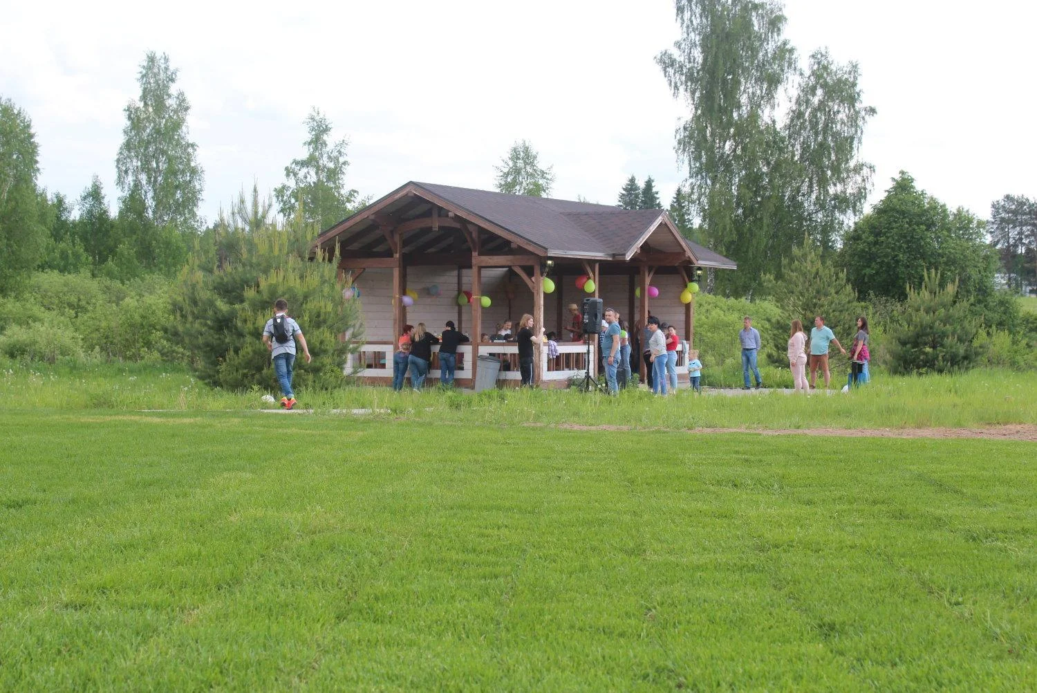 Аренда беседок в Подмосковье в рамках базы отдыха «Новинки Парк»