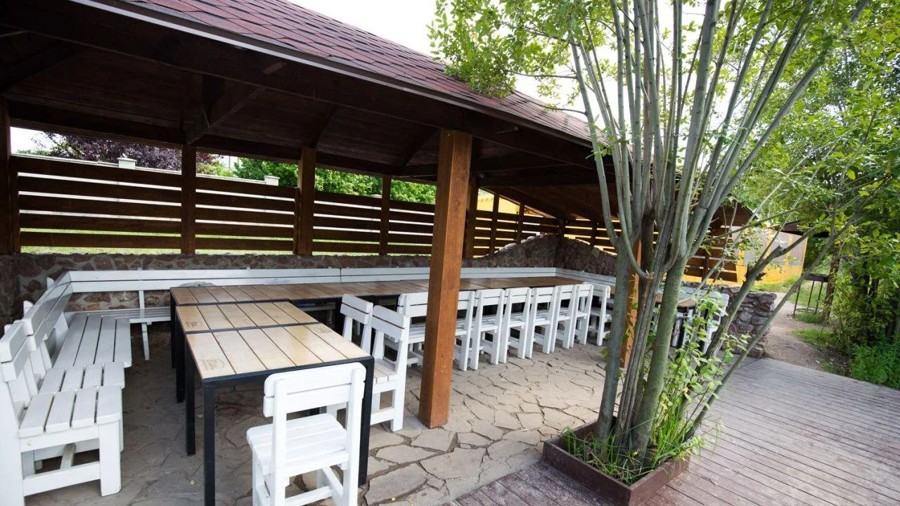 Беседки в Симферополе на Киевской в ресторане «Рыбацкая деревня»