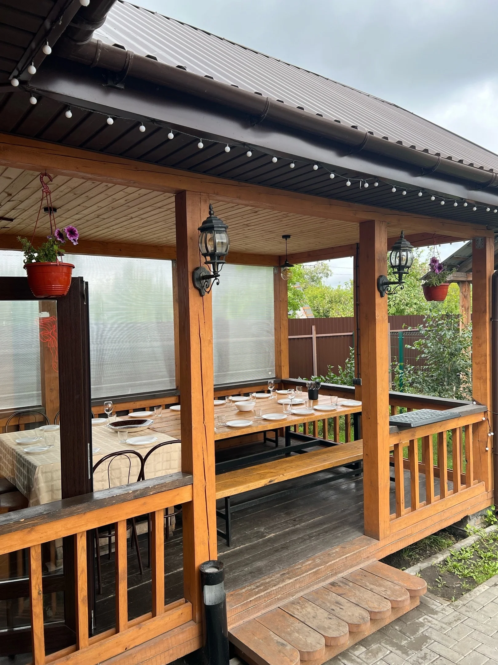 Аренда теплой беседки с гриль очагом и открытой верандой