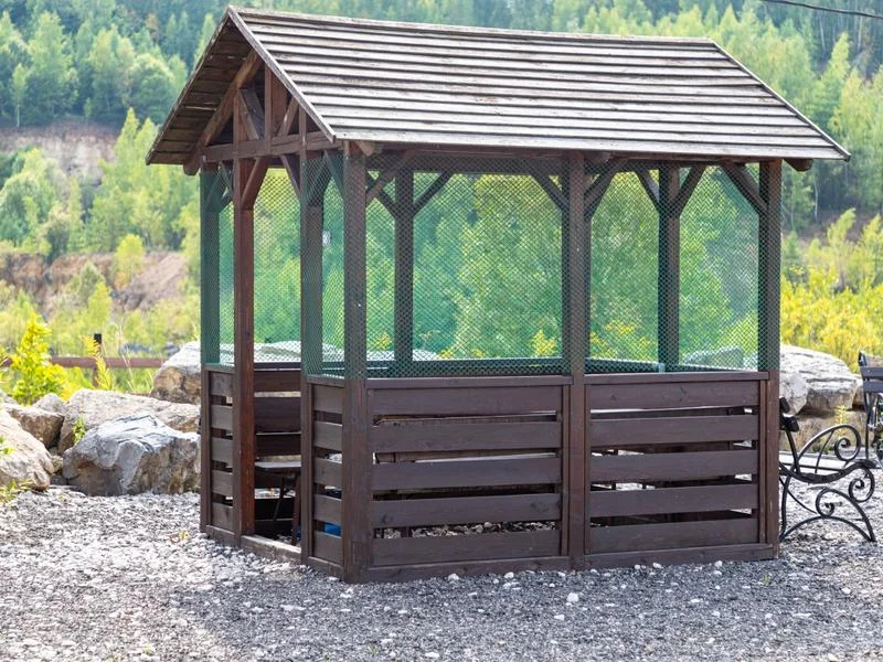 Аренда маленькой беседки до 8 человек — парк отель «Цитадель»