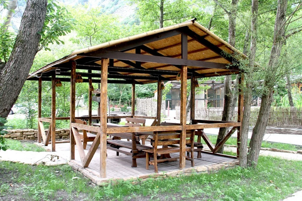 Аренда деревянной беседки для шашлыка — Лесная Заимка / Геленджик