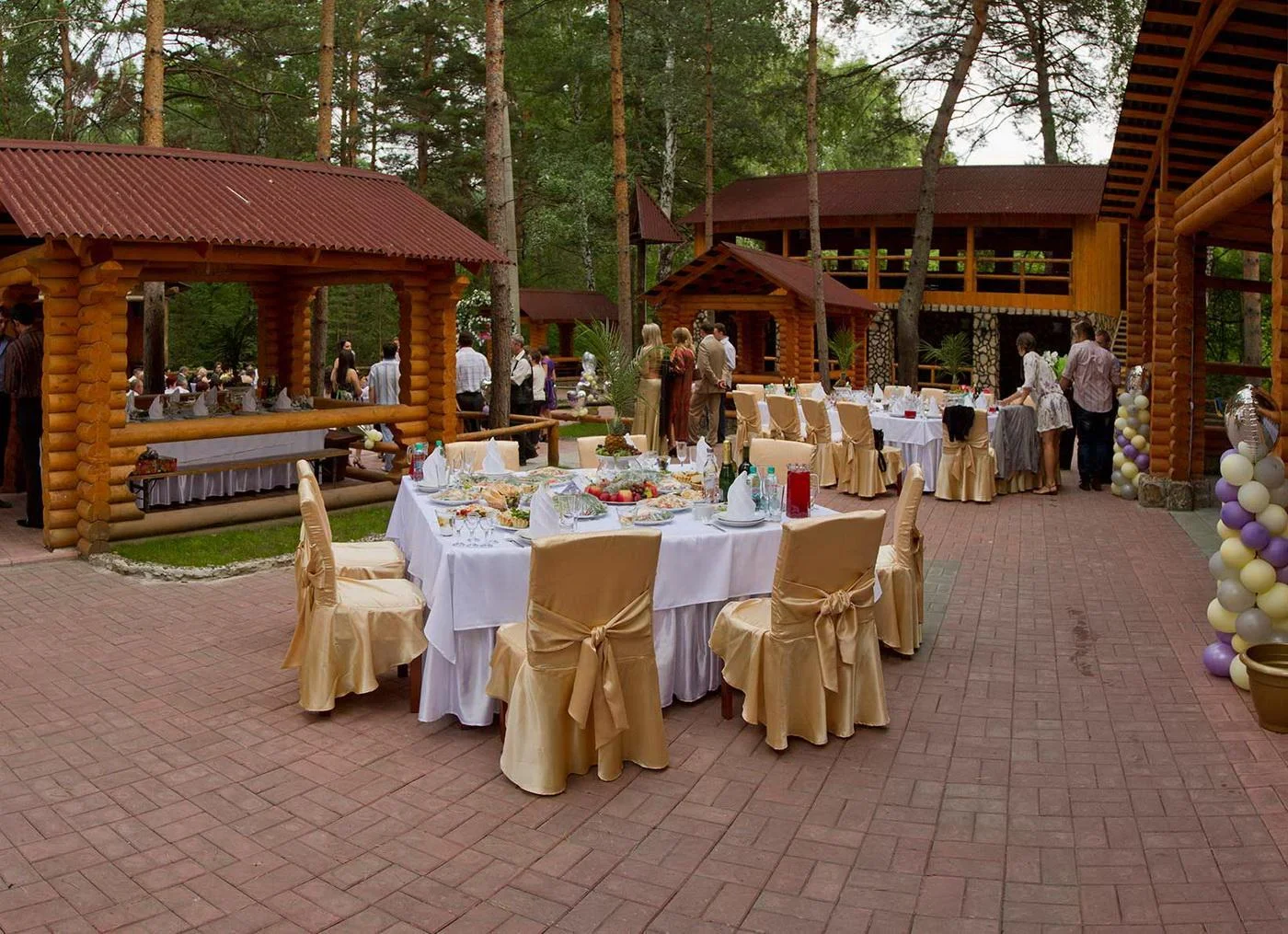 Аренда беседок в центре Заельцоского парка