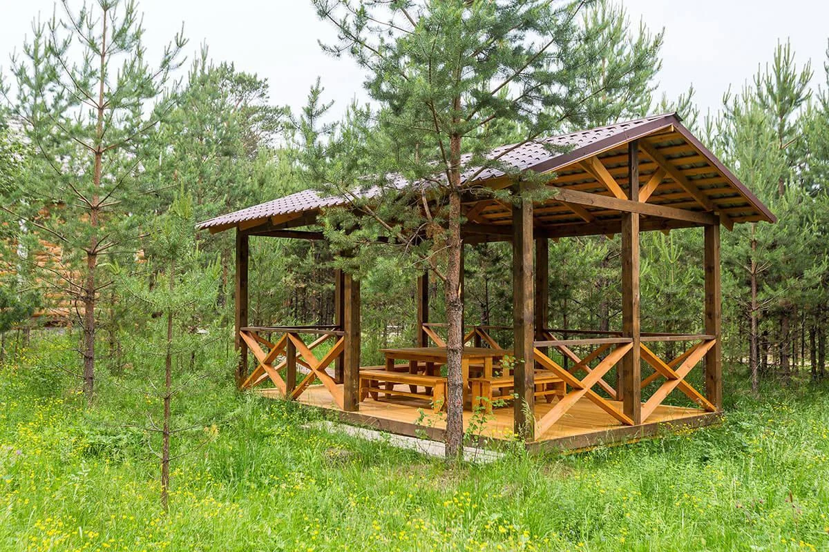 Уютная, открытая беседка 4х6 м в аренду в Свердловской области
