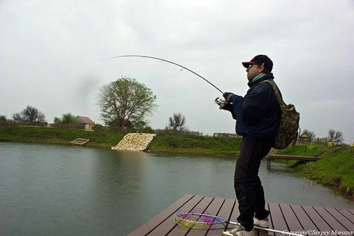 Беседки и домики на воде для платной рыбалки