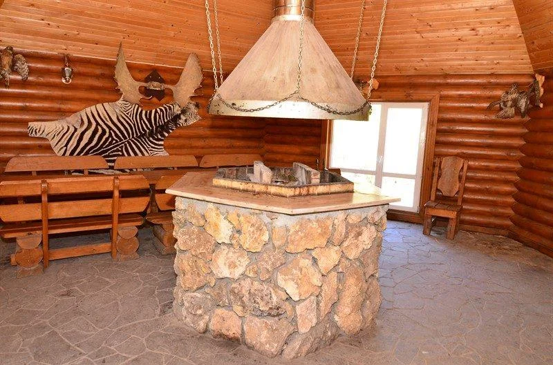 Большие и маленькие беседки для пикника в гостевой усадьбе «Alimova balka»