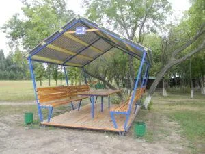 Аренда беседок с мангалом для шашлыка на базе отдыха «Политотель»