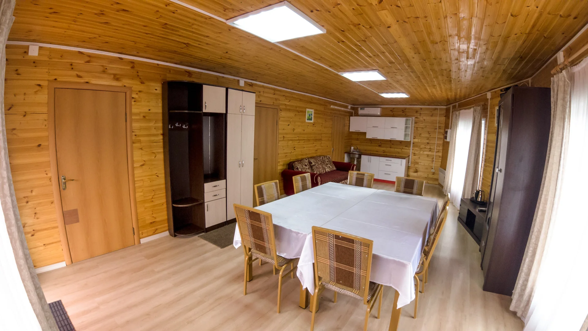 Отдых в домиках на территорий спортивно-туристического комплекса «Светлячок»