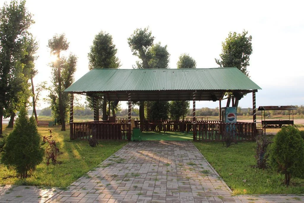 Мангальные зоны и беседки на базе отдыха “Изумруд”