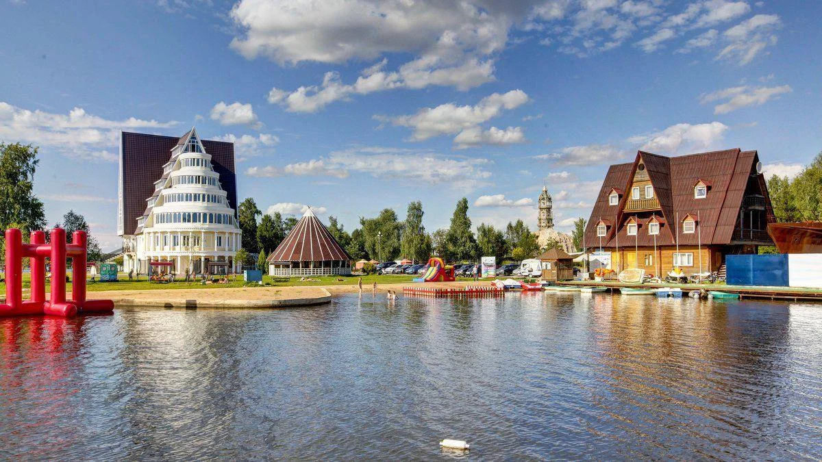 Открытая беседка на 16 человек с мангалом