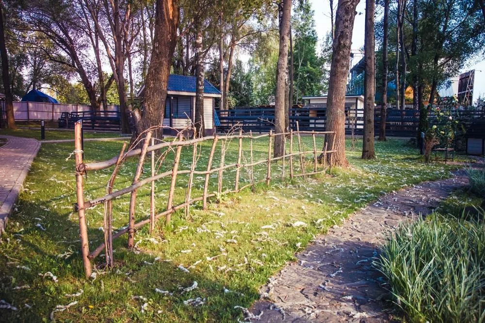 Беседки для пикника на территории Яхт-клуба «Ново-Рождественно»