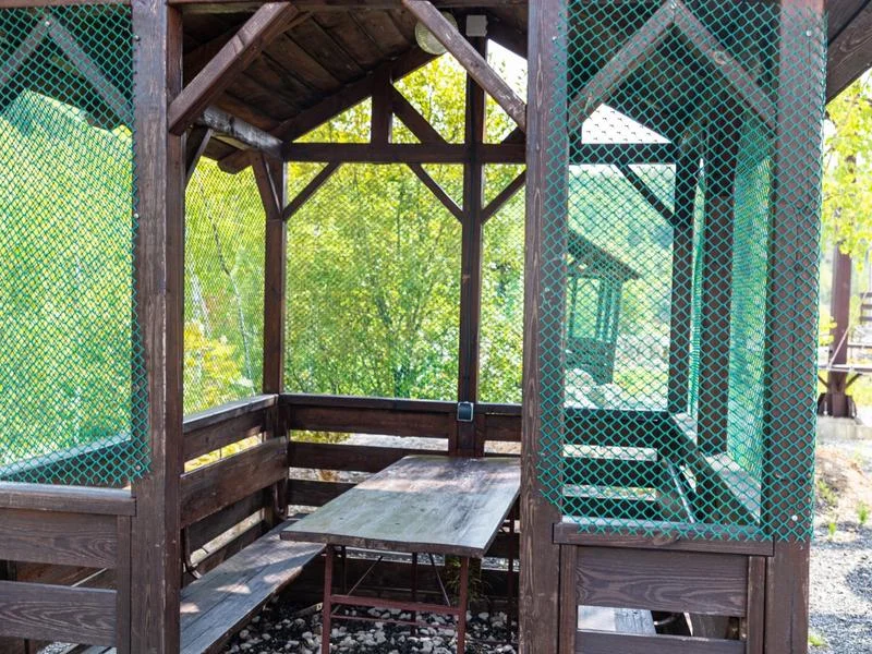 Аренда маленькой беседки до 8 человек — парк отель «Цитадель»