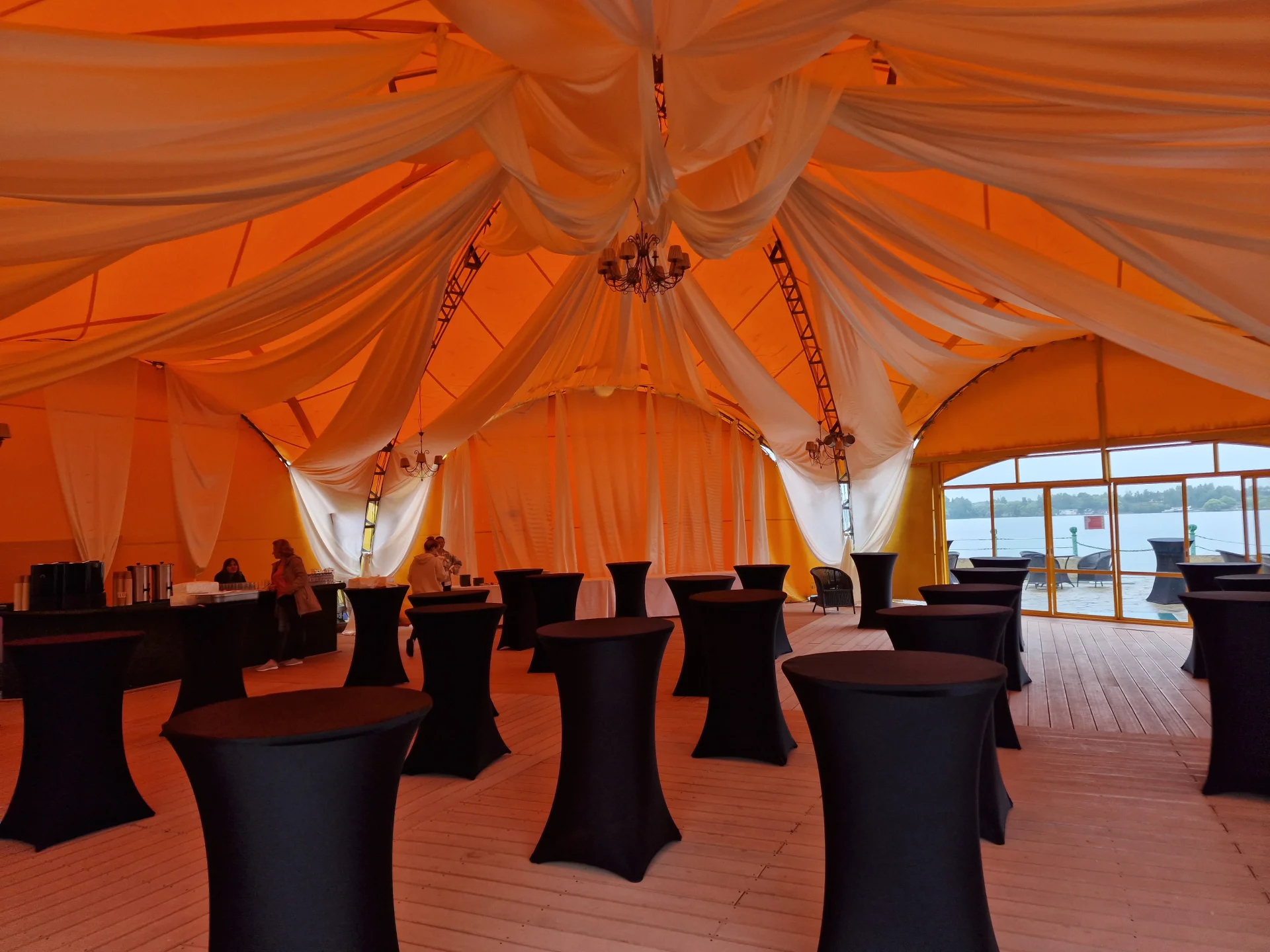 Большой шатер на воде до 250 человек в Московской области в РК «Малибу»